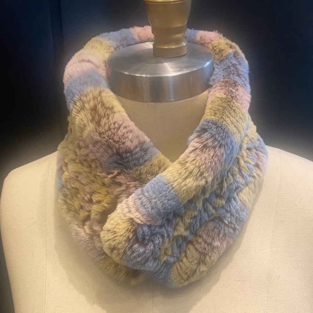 Soft Genuine Fur Scarf. Multi color Neck Warmer/Scarf with Magnet. New with Tag.